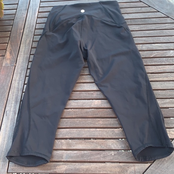 Lululemon Train times crop leggings with cute mesh detail - Picture 4 of 7